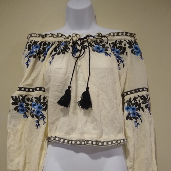 LF Seek the Label Embroidered Off Shoulder Blouse - Picture 3 of 11